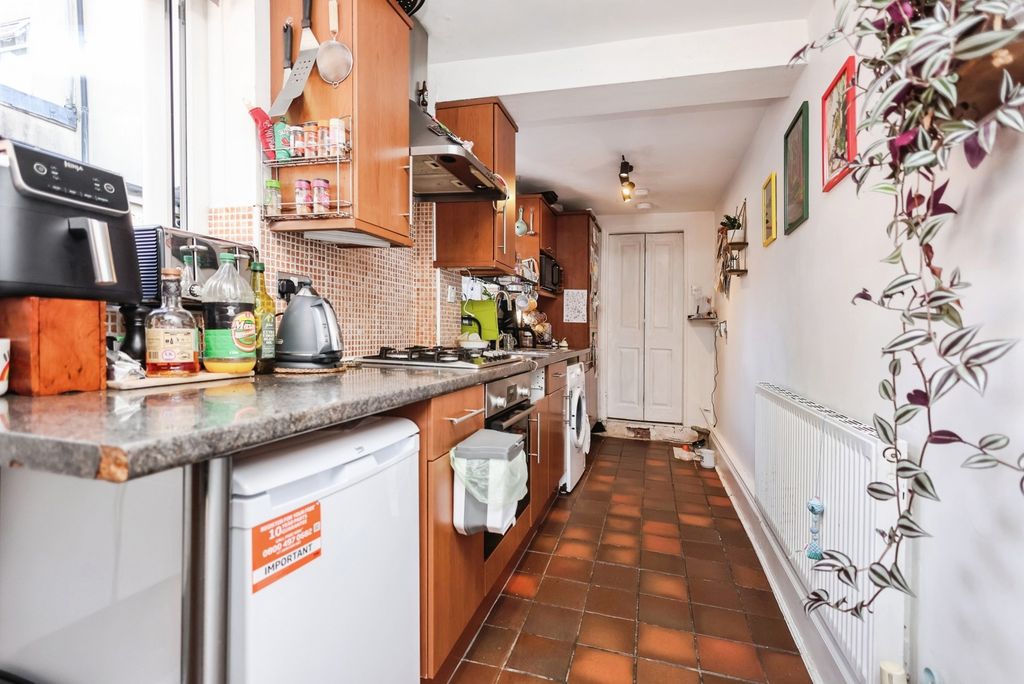 Property photo 3 of 11 Pbox-Img.Jpg