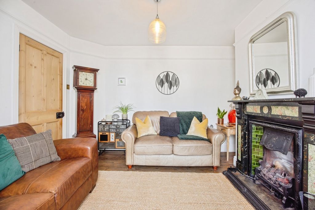 Property photo 3 of 17 Photo