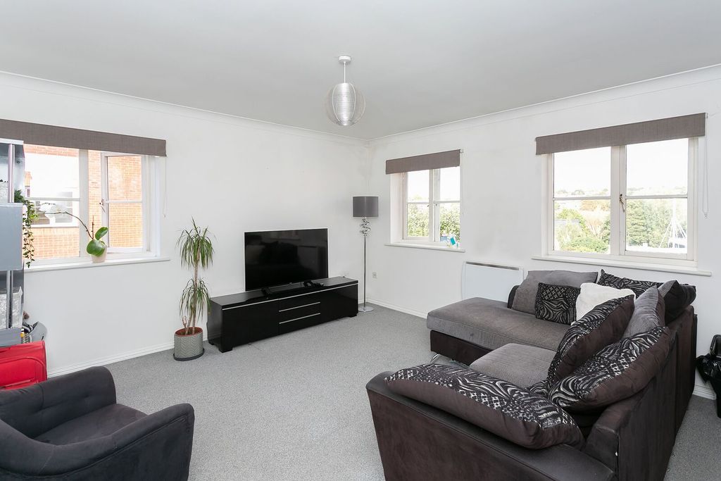 Property photo 2 of 13