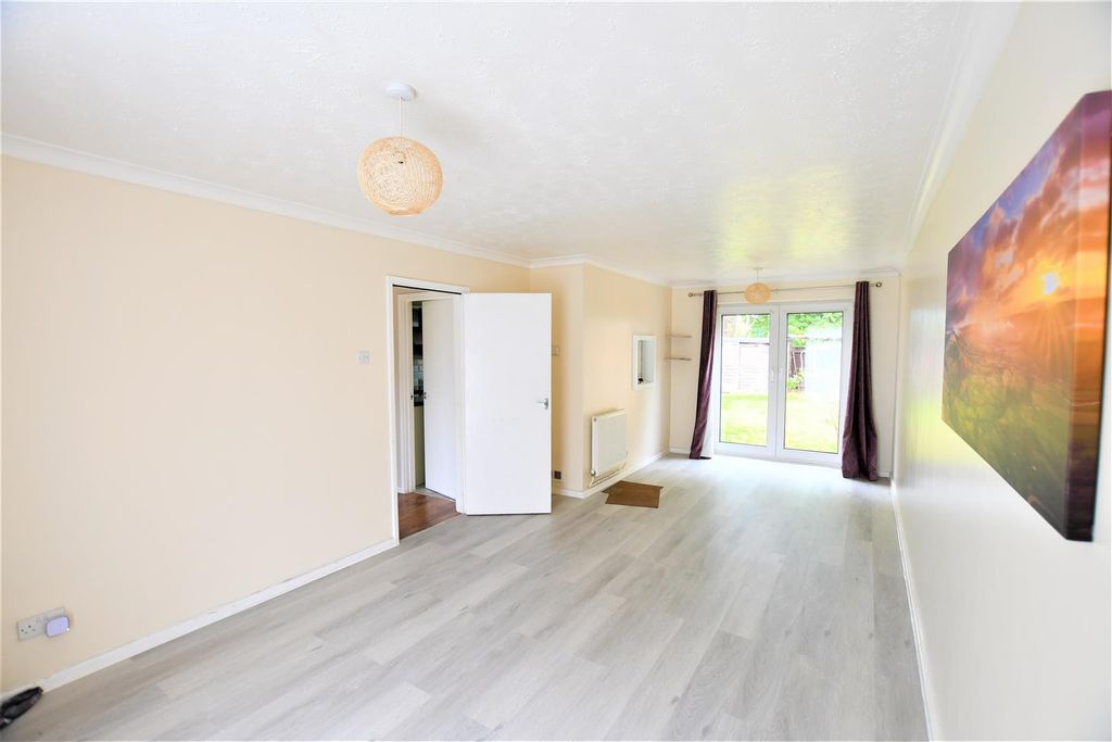 Property photo 3 of 10 Gordan Richards Living 1.Jpg