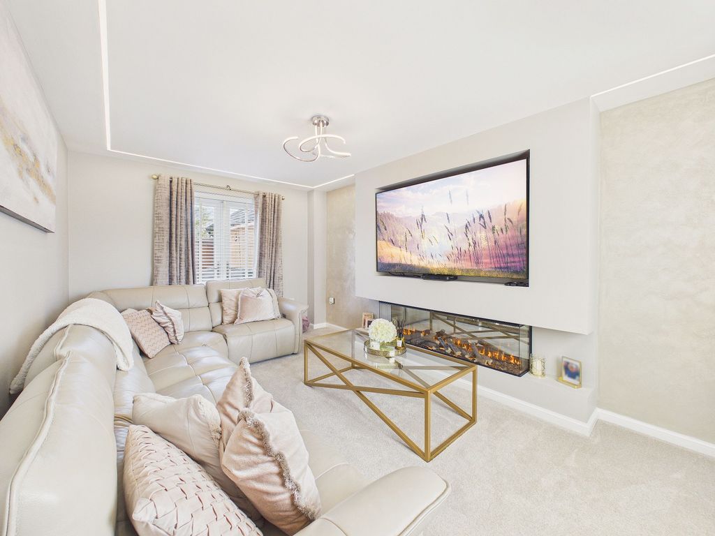 Property photo 3 of 15 Lounge