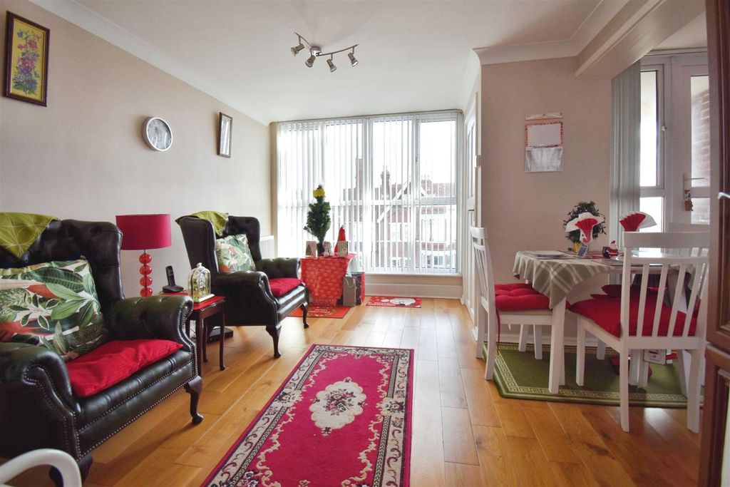 Property photo 3 of 10 857Fe10E-Gh 20Living 20Room 20Diner.Jpg