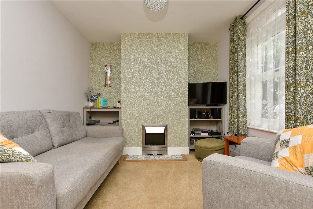 Property photo 2 of 12 Lounge