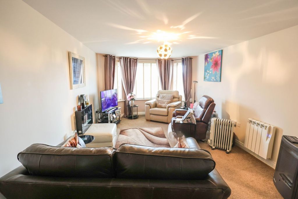Property photo 3 of 13 Dining Lounge