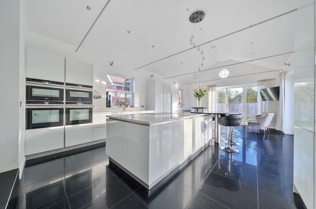 Property photo 2 of 35 1384616-32-6929B4...