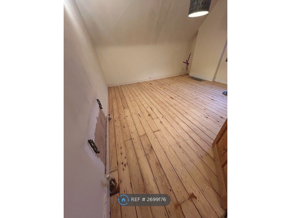 Property photo 3 of 8 Lounge