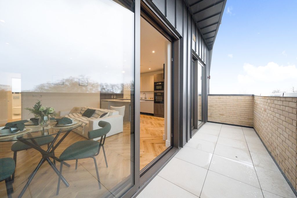 Property photo 2 of 17 3845733