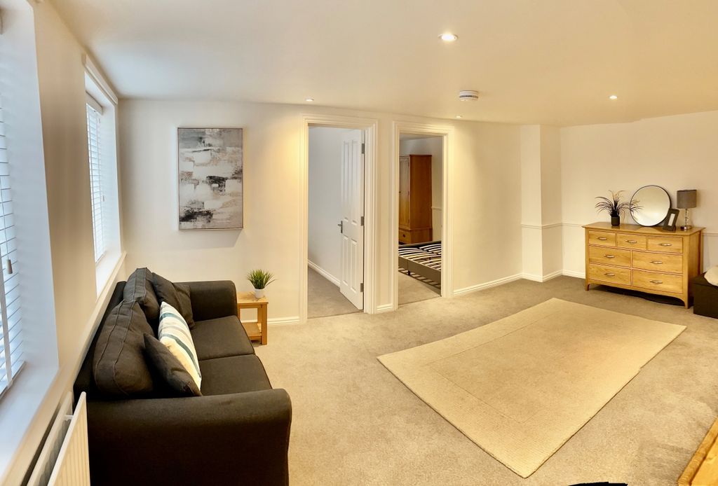 Property photo 1 of 11 Cranleigh 1