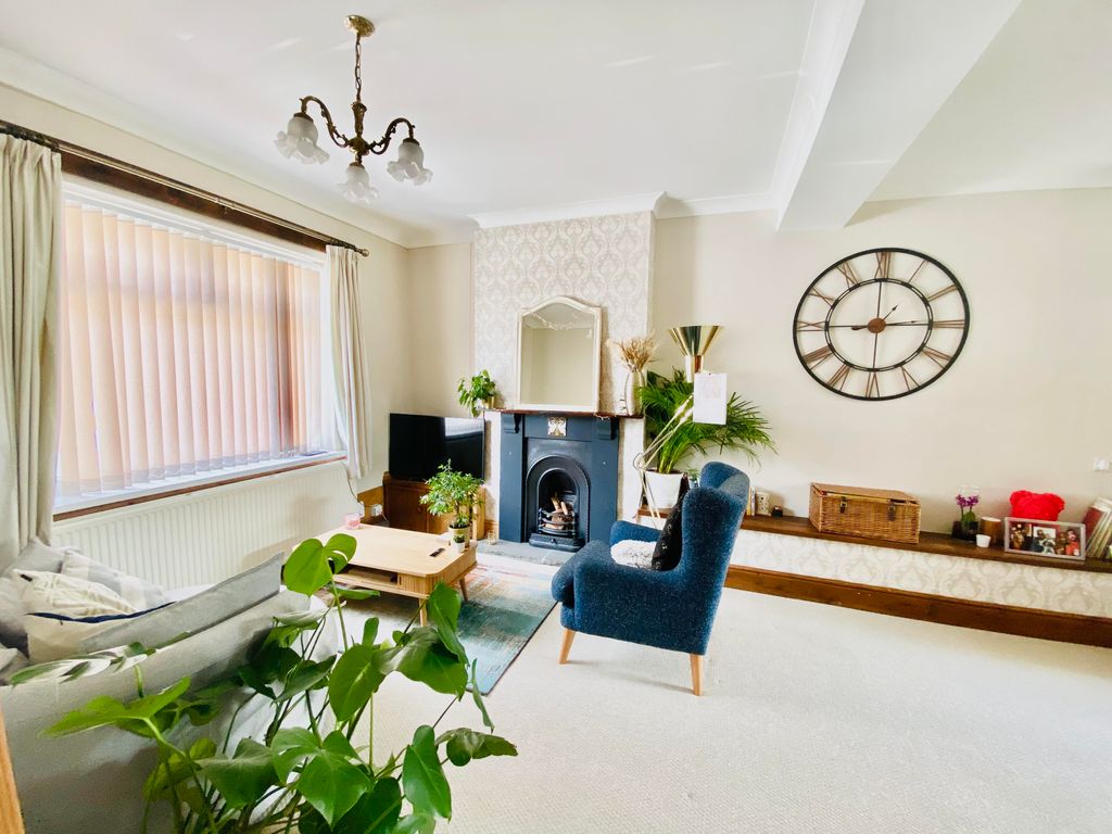 Property photo 2 of 11 Living Room