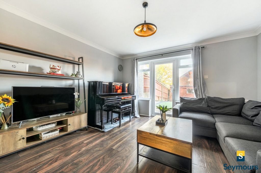 Property photo 3 of 18 Living Room