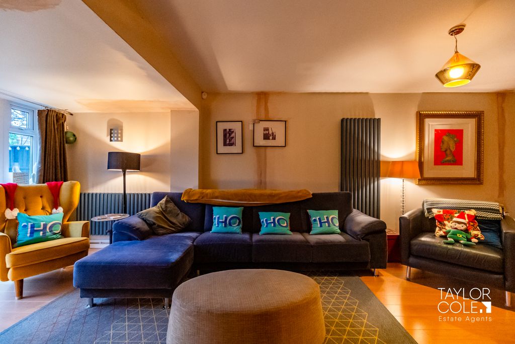 Property photo 3 of 25