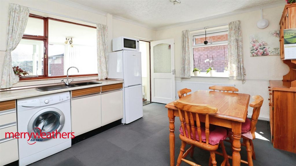 Property photo 3 of 15 Dining Kitchen