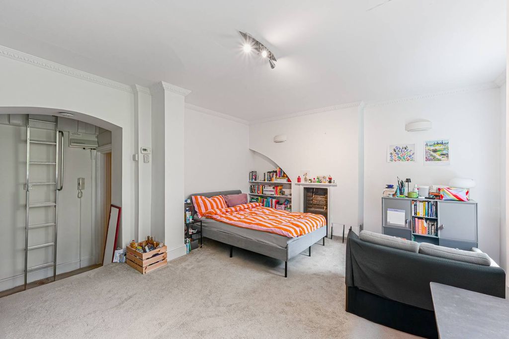 Property photo 2 of 6