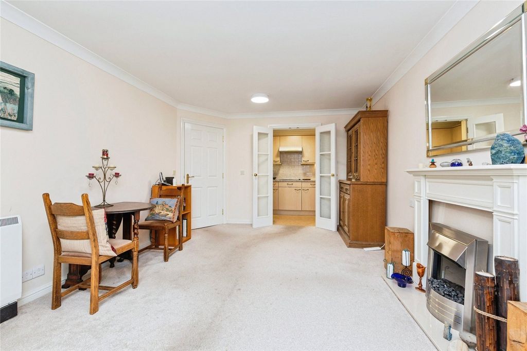 Property photo 3 of 11 Living Room