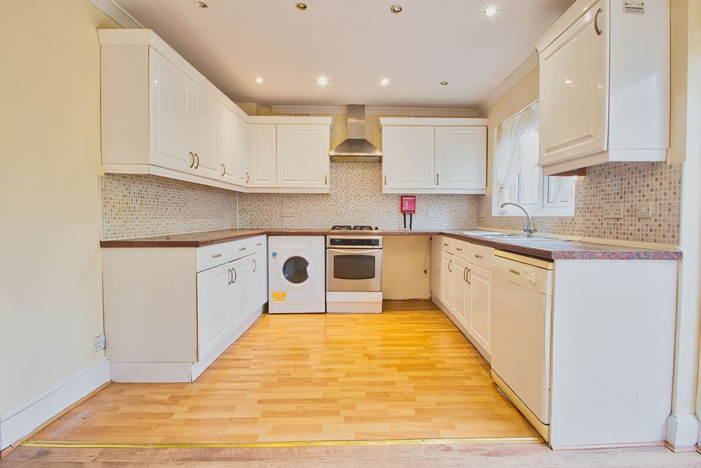 Property photo 3 of 17 Gallery