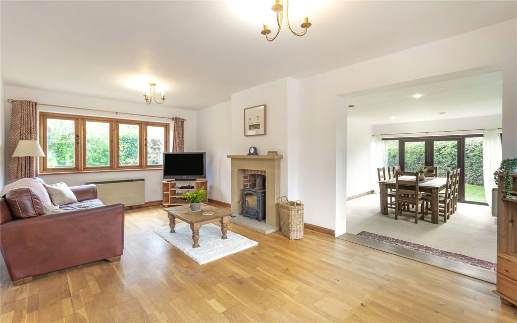 Property photo 3 of 18 Sitting Room
