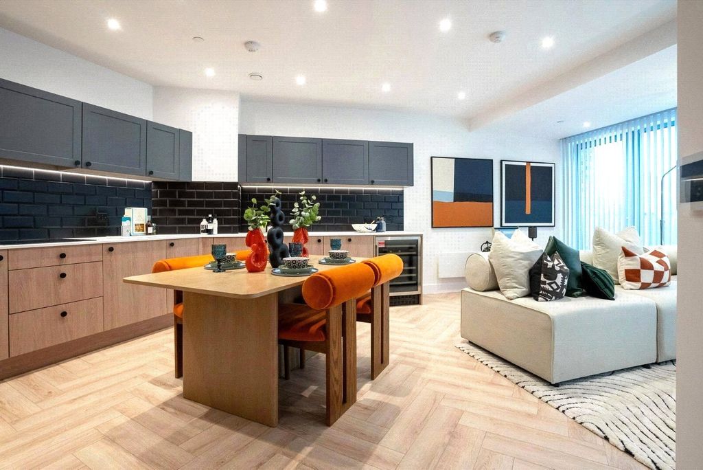 Property photo 2 of 21 Bankside