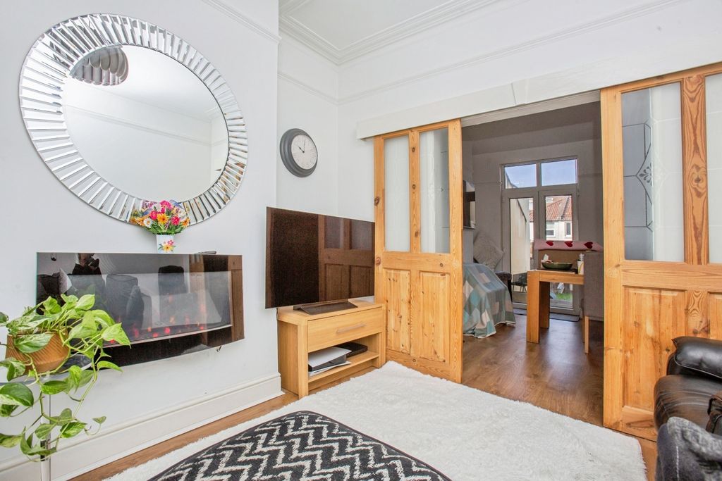 Property photo 3 of 20 Pbox-Img.Jpg