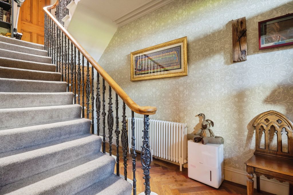 Property photo 2 of 16 Entrance Hallway