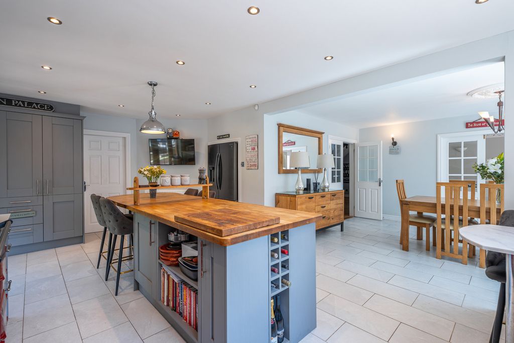 Property photo 2 of 45