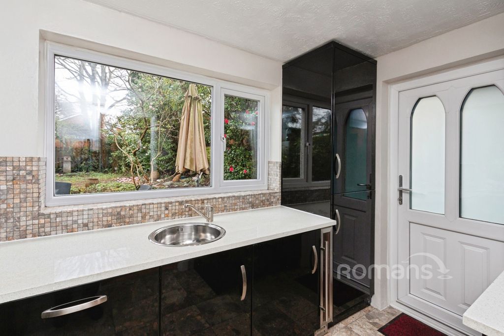 Property photo 3 of 11 Pbox-Img.Jpg