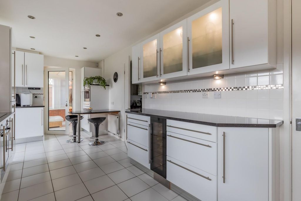 Property photo 3 of 28 Kitchen