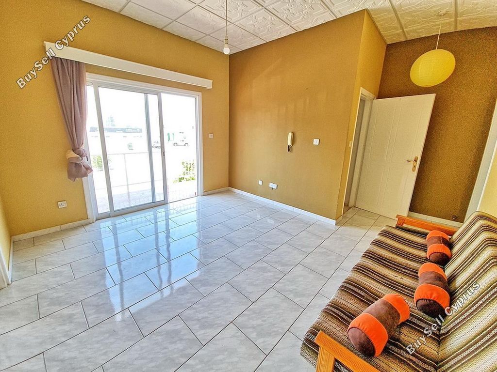 Property photo 2 of 40