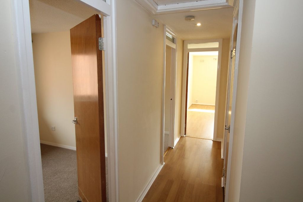 Property photo 2 of 9 Picture No. 11
