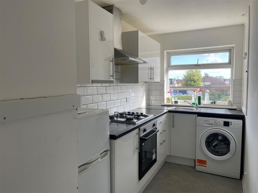 Property photo 3 of 7 Kitchen.Jpg