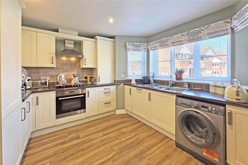 Property photo 3 of 20 Kitchen