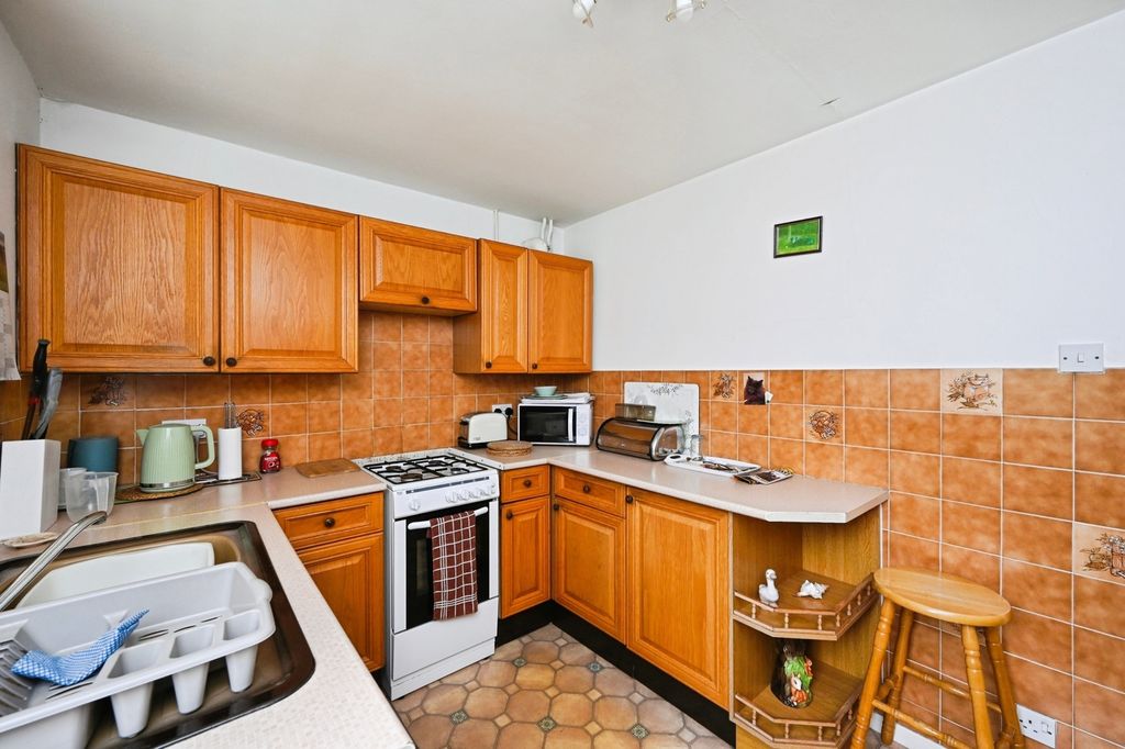 Property photo 2 of 17 Kitchen