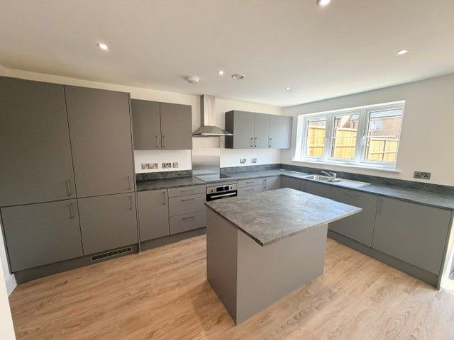 Property photo 2 of 12 Kitchen