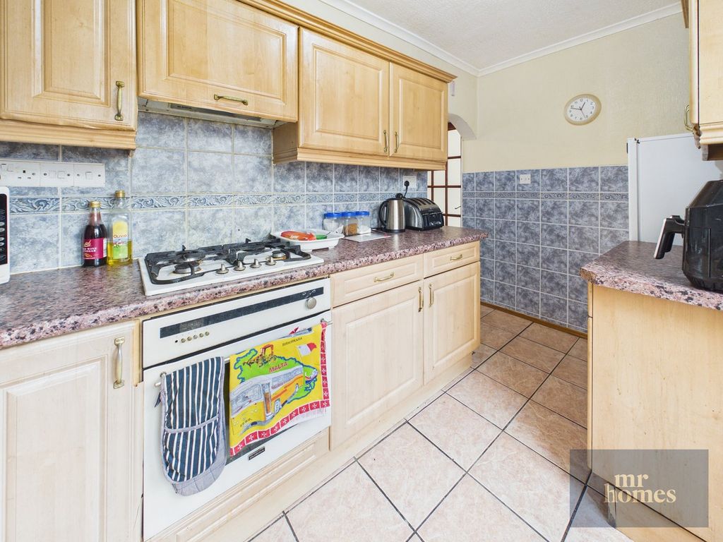 Property photo 3 of 44