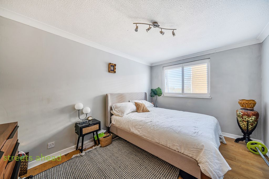 Property photo 3 of 13 E18Baa2B-ee00-407...