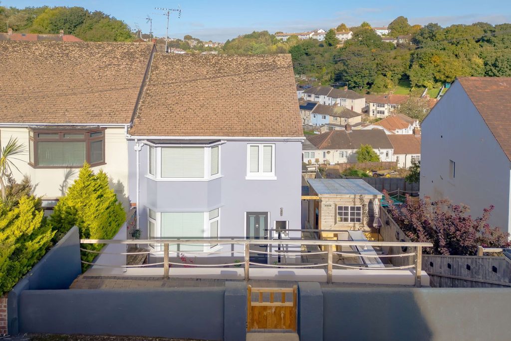 Property photo 1 of 28