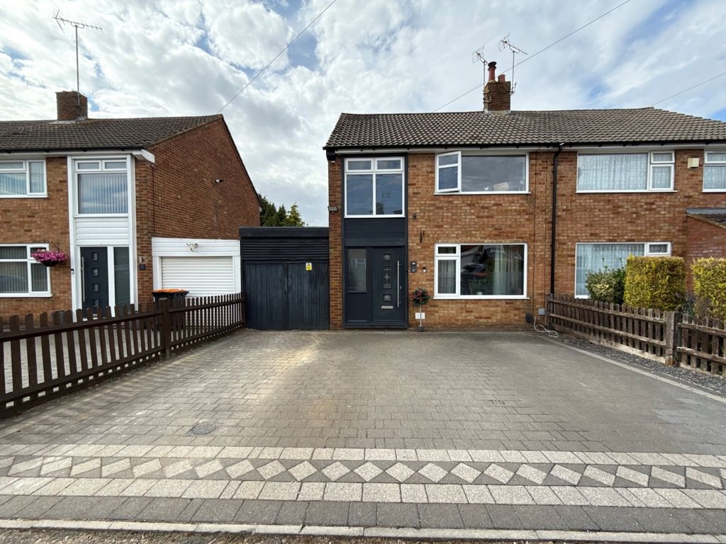 Property photo 1 of 12 4377710