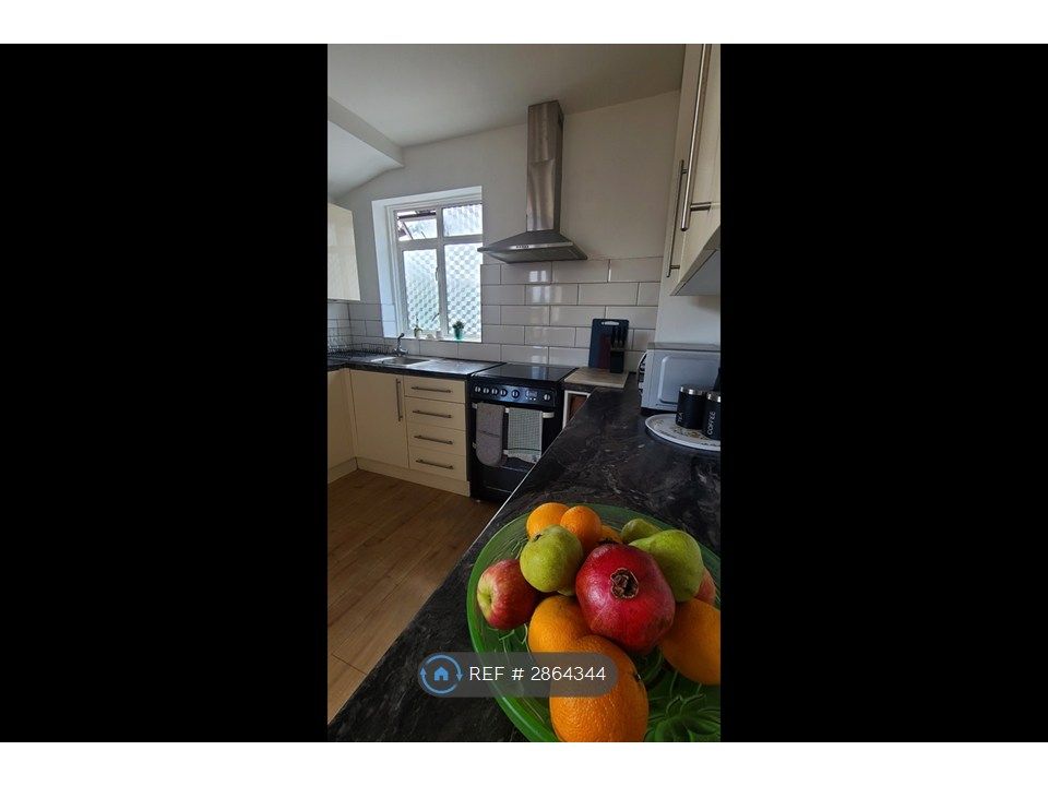 Property photo 3 of 20 Kitchen