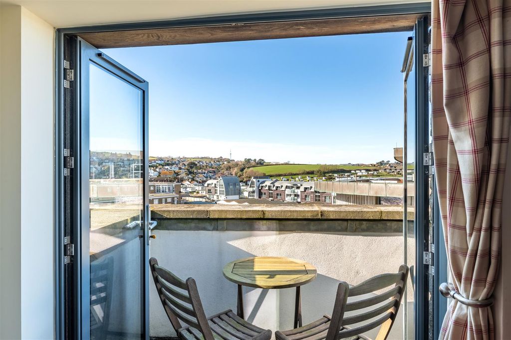 Property photo 2 of 16 Balcony