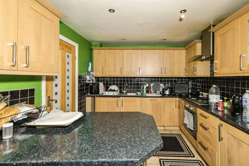 Property photo 2 of 17