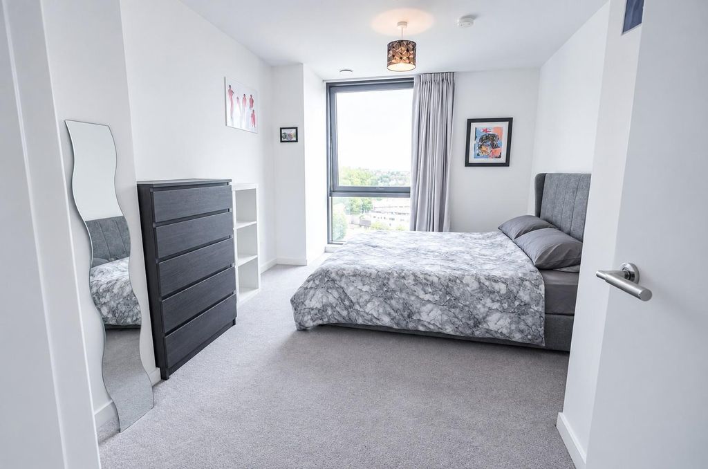 Property photo 3 of 8 Bedroom Carriage New.Jpg