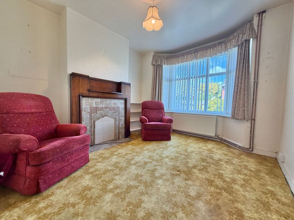 Property photo 3 of 16 Lounge