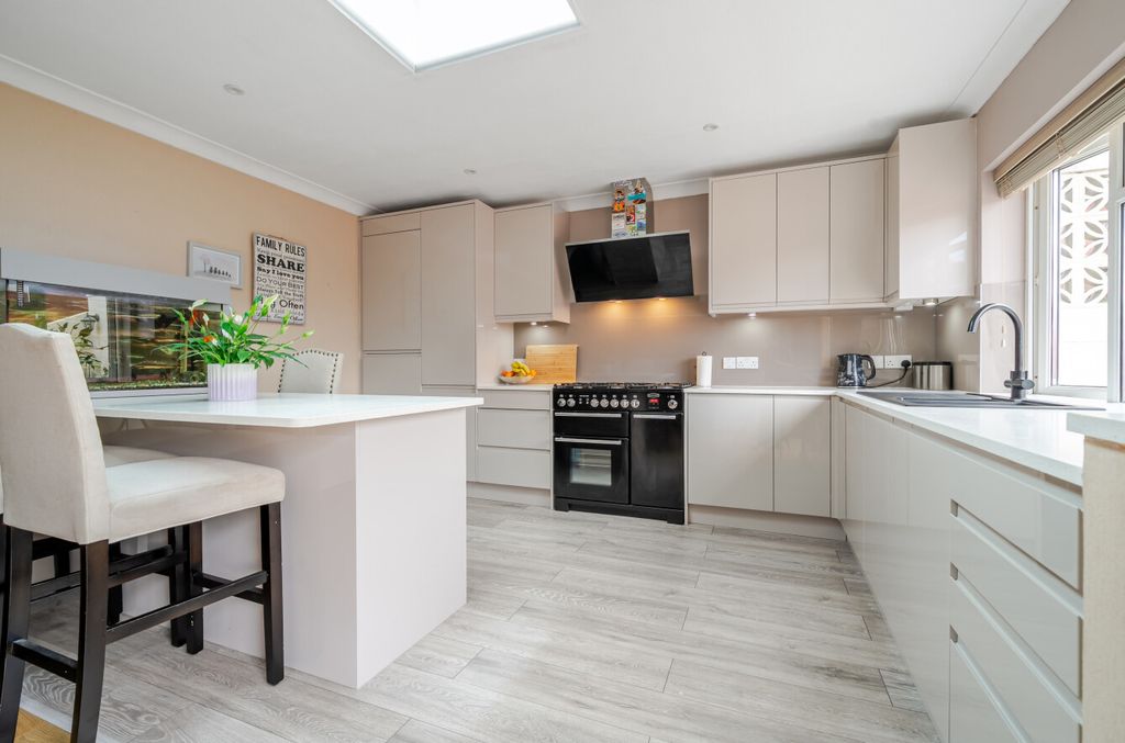 Property photo 3 of 26 3 - 1467570-14-6A3969...
