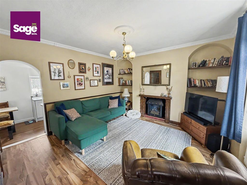 Property photo 2 of 39