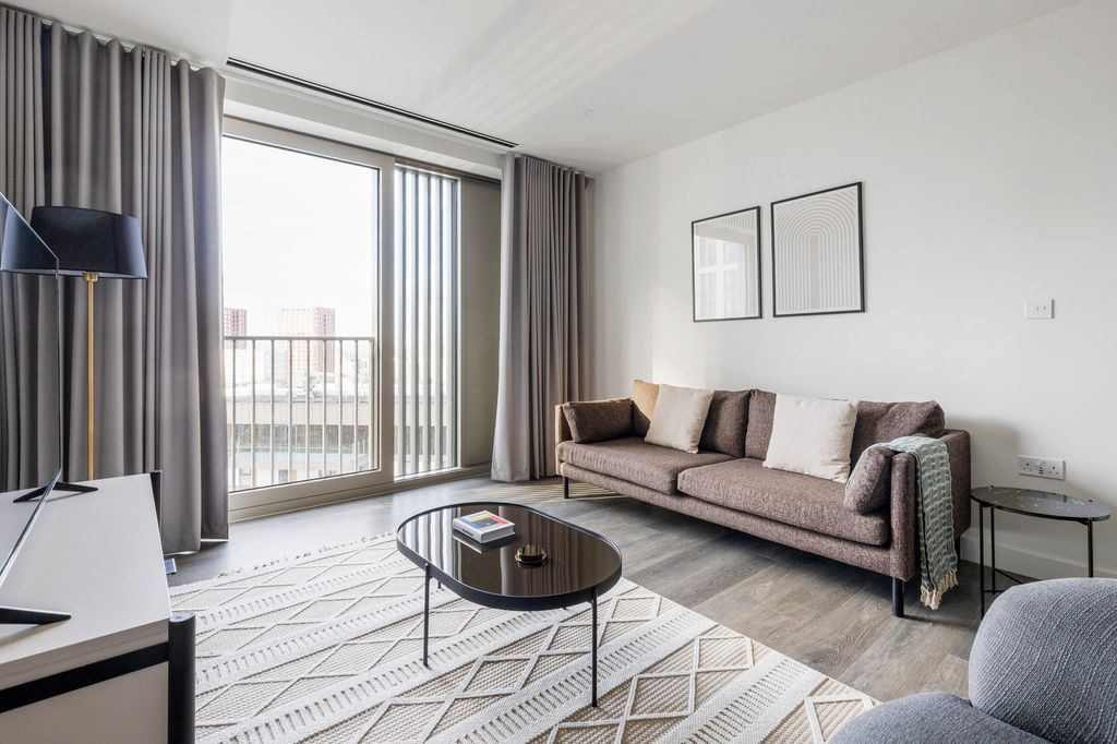 Property photo 1 of 34 Living Room