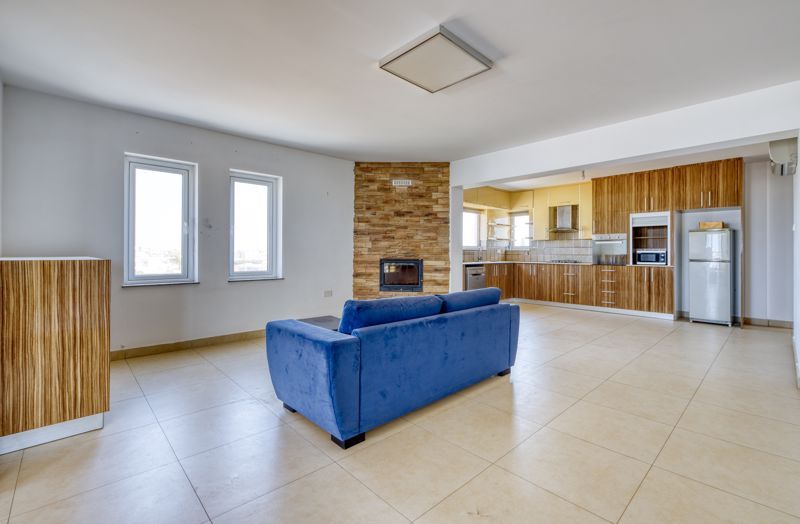 Property photo 3 of 21 Kitchen Lounge Diner