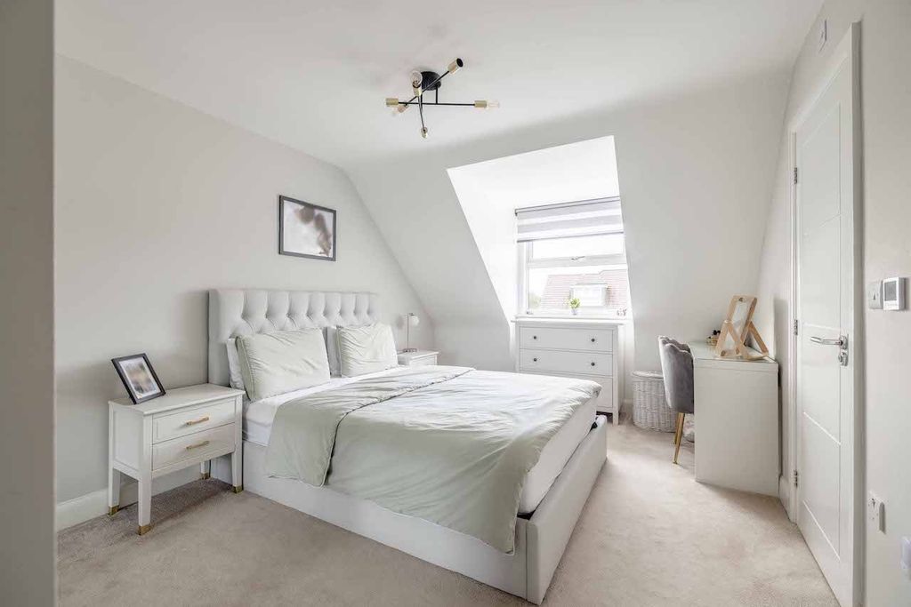 Property photo 2 of 24