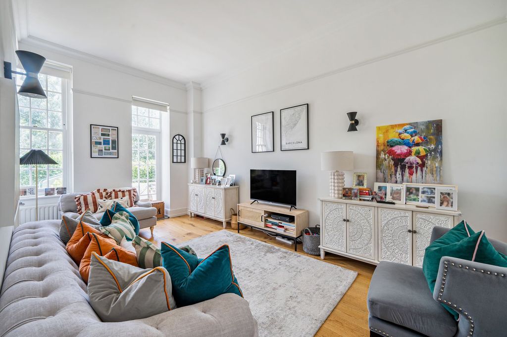 Property photo 2 of 23