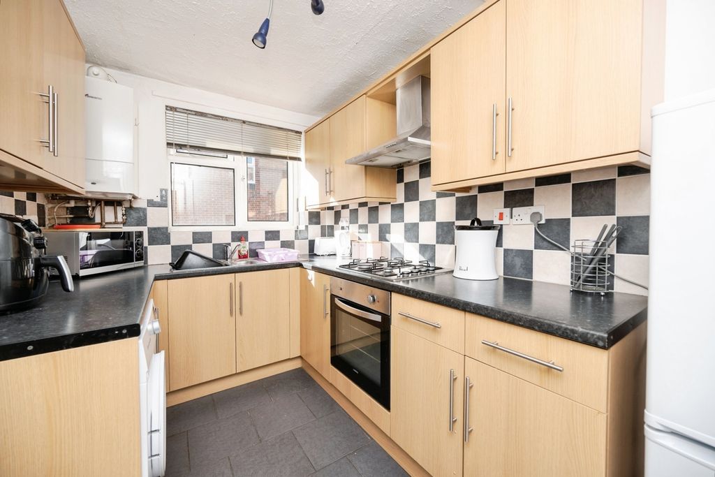Property photo 2 of 15 Pbox-Img.Jpg