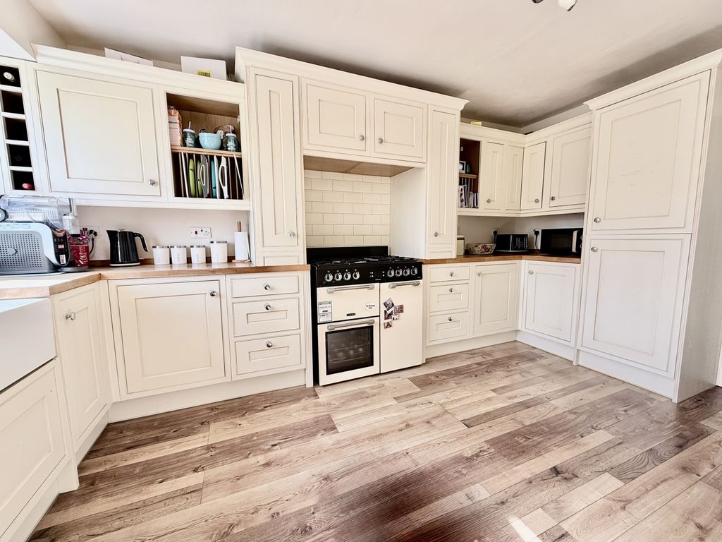 Property photo 3 of 13 Img_9677