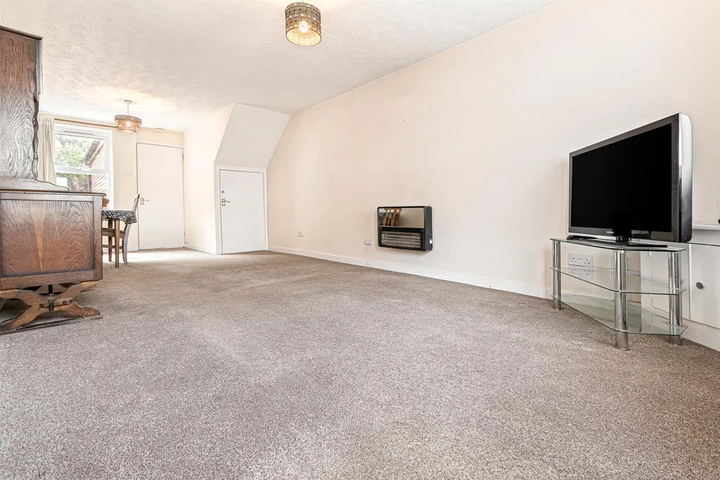 House in Leicester, Aylestone Park - View 6